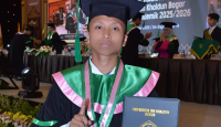 Lulus S1 Pendidikan Bahasa Inggris UIKA Bogor, Azis Kini Mengajar di Almamaternya