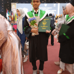 Thoriq, Anak Kedua Ini, Meraih Predikat Magna Cumlaude dalam Wisuda UIKA 2024