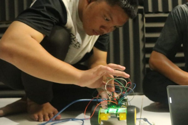 Siswa Sekolah Cendekia BAZNAS Unjuk Gigi dalam Kompetisi Merakit Robot