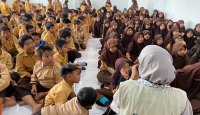 Tak Ada Uang, Anak SD Berikan Cincin untuk Palestina