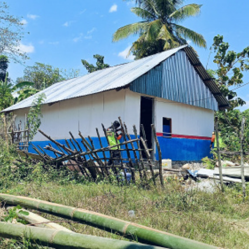 ARM HA IPB  Rampungkan  4 Unit Huntara Bagi Penyintas Gempa Flores