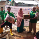 Ketika Banjir Melanda, Bagian Rumah Ibu ini sempat Hanyut