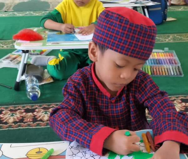 Lomba Mewarnai Gambar Menjadi Primadona Anak TK Dalam Wahdah Expo