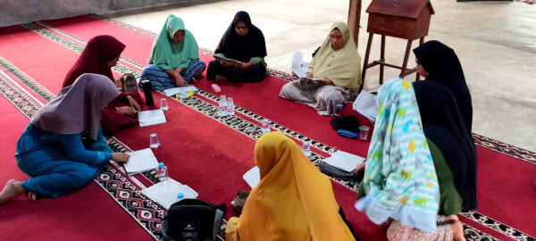 Keteguhan Muslimah Wahdah Sumbar Mengajar DIROSA, Ustadzah Nanda : Mereka Menyalakan Cahaya Al-Qur’an