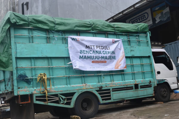 Majelis Telkomsel Taqwa (MTT) Gunakan Truk Bawa Bantuan Logistik Buat Warga di Sulbar