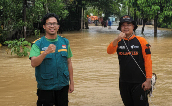 Turun Evakuasi Banjir, Ketua DPD WI Padang : Ini Saatnya Kita Menunjukkan Ukhuwah