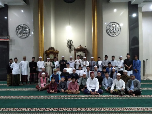 (Gambar) Suasana Jamaah Subuh Masjid Jami Baiturrohmah Situpute Bogor