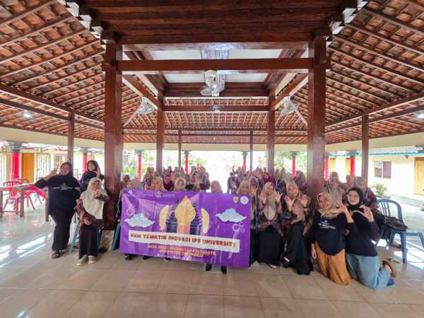 Tim KKN-T IPB University 2025 Bantu UMKM Desa Bulu Urus Legalitas Usaha dan Sertifikat Halal