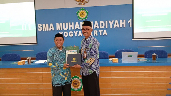 Rombongan Pengurus YPWI dan Kepala Sekolah Wahdah Kunjungi MUHI Yogyakarta