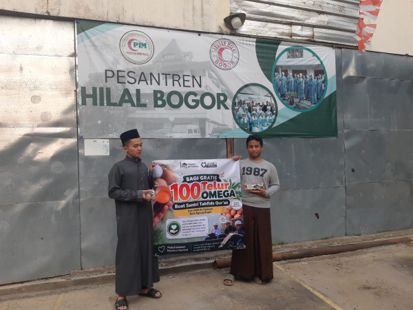 Pesantren Hilal Bogor Terima 100 Telur Omega dari Program Tebar Pangan Bergizi