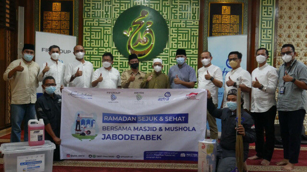 Yayasan Amaliah Astra, AMITRA, dan Asuransi Astra Buana Syariah Bersihkan 2000 AC Masjid