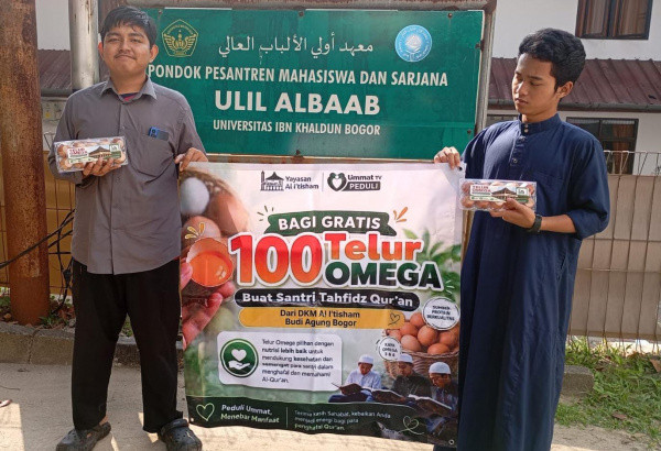 Tebar Pangan Bergizi Salurkan 100 Telur Omega untuk Mahasantri PPMS Ulil Albaab UIKA Bogor