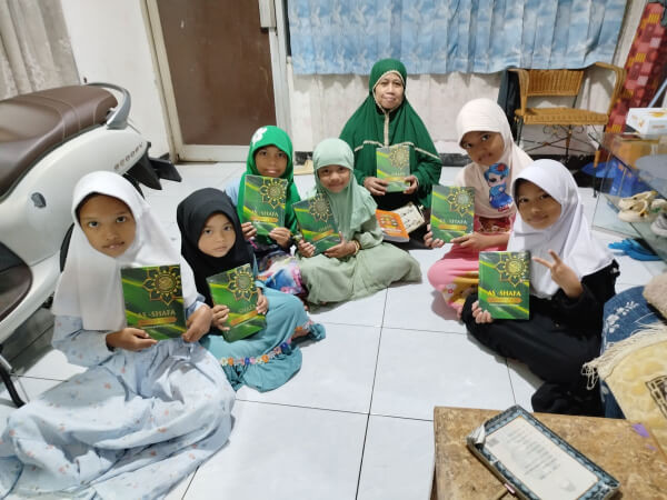 (Ummat TV Peduli) Mushaf Safa Kembali di Terima Santri Roudhotul Qur'an Cibata