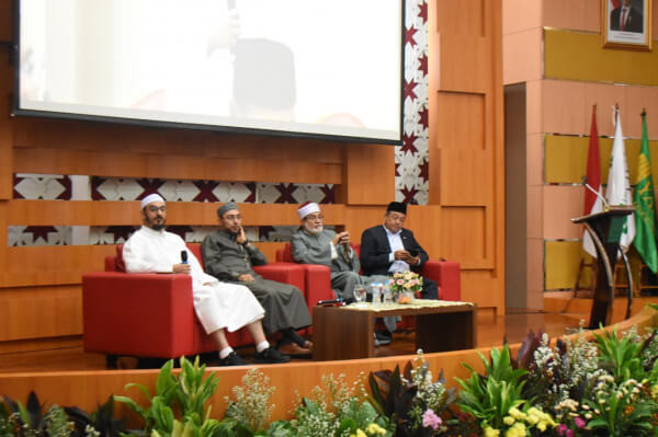 AQL  Inisiasi Berdirinya Lembaga Internasional Pengajaran Alquran Bersanad di Indonesia