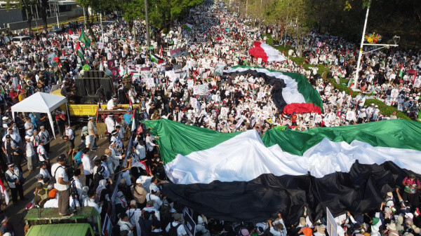 Aksi Damai Sumpah Pemuda Indonesia Bela Palestina di Depan Dubes AS