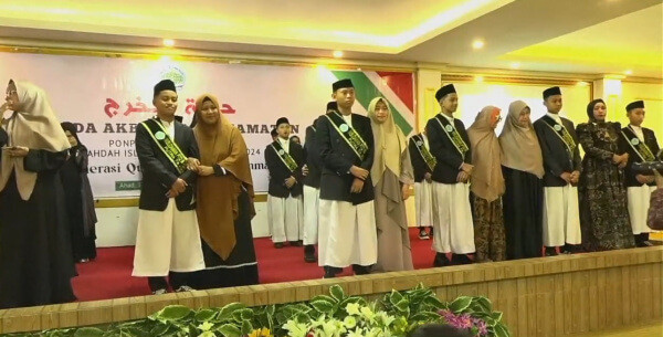 Wisuda Akbar Ponpes Tahfidzul Qur’an Wahdah Bilayya Gowa: Ka PD Potren Kemenag Gowa Hadir