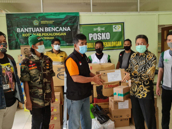 Kemenag Bantu Penyintas Banjir Pekalongan