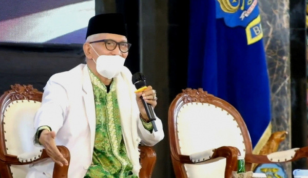 Hadir di Bangkalan, Ketum MUI Ajak Masyarakat Disiplin Terapkan Prokes