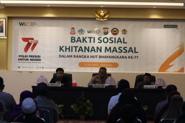 Densus 88 Mabes Polri Kerjasama Dengan Polrestabes Makassar dan WI Gelar Baksos Khitanan Massal