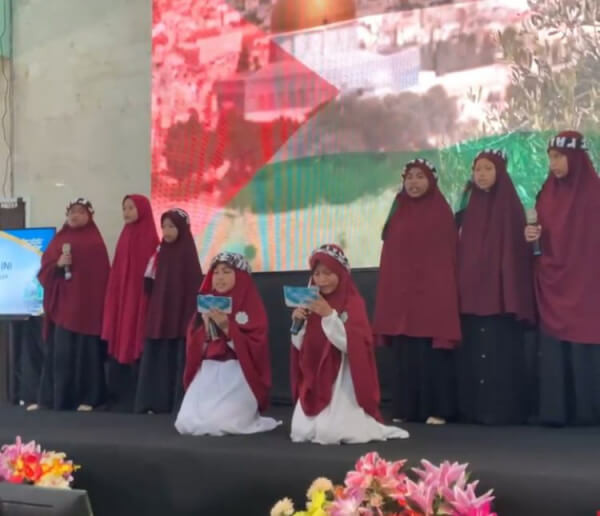 Penuh Haru! Putri Bupati Maros Tampil Bernasyid Tema Palestina