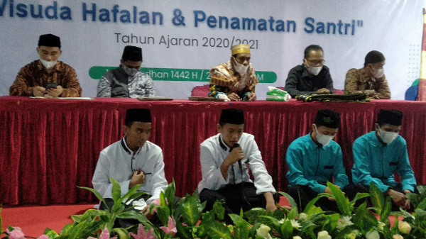 Pesantren Tahfidz Wahdah Islamiyah Cibinong Selenggarakan Wisuda Hafiz