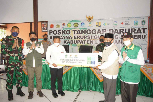 Disaksikan Wapres RI, BAZNAS Serahkan Bantuan Rp 15 M untuk Korban Erupsi Semeru