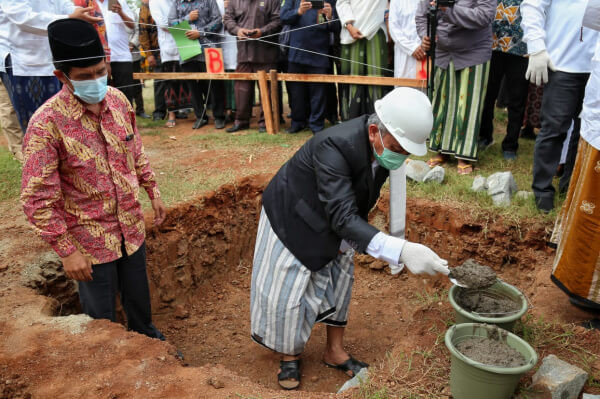 Pembangunan Rusun Pesantren Annihayah Dimulai, Ahmad Syaikhu Dapat Apresiasi dari Pimpinan Pondok