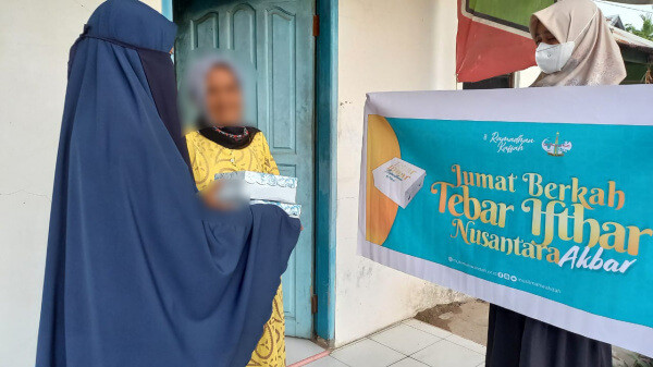 Tebar Ifthar Nusantara Akbar, Muslimah Padang Dakwahkan Urgensi Berhijab.