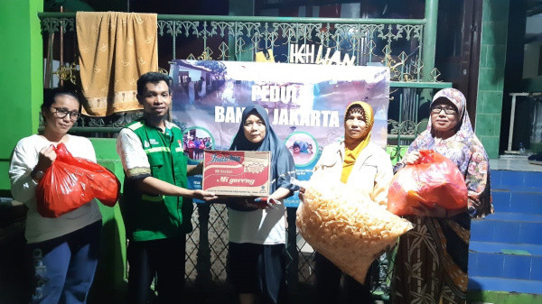 Bantu Korban Banjir di Jakarta, LAZIS Wahdah  dan Komunitas Gerebek Bersinergi