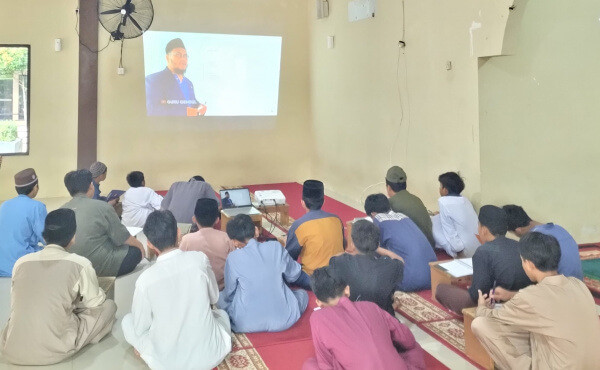Nonton Bareng Santri SQ Wahdah: Mengapa Umat Islam Mengalami Kemunduran?