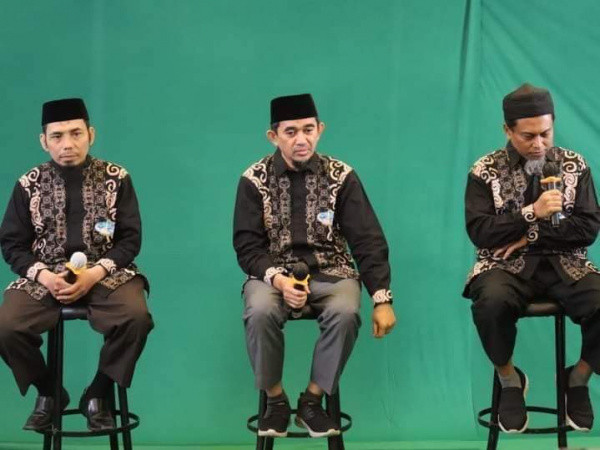 Silatnas Wahdah Dihadiri Puluhan Ribu Kader, Ketua Harian DPP WI Menangis Saat Memberi Sambutan