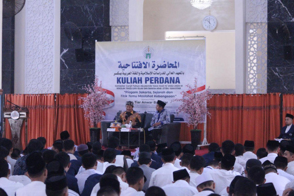 Kuliah Perdana STIBA Makassar: Ustaz Tiar Anwar Bachtiar Bahas Sejarah Piagam Jakarta dan Kebangsaan