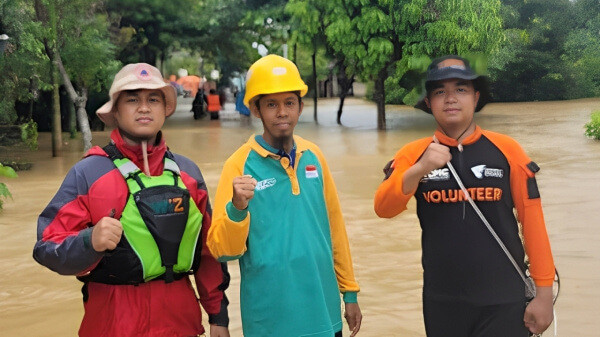 Banjir dan Longsor Melanda Sumbar, WIZ dan Wahdah Padang Sigap Turun Tangan