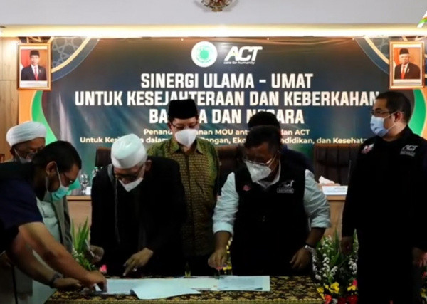 Teken MoU dengan ACT, MUI Perlebar Peran Sosial Kemanusiaan