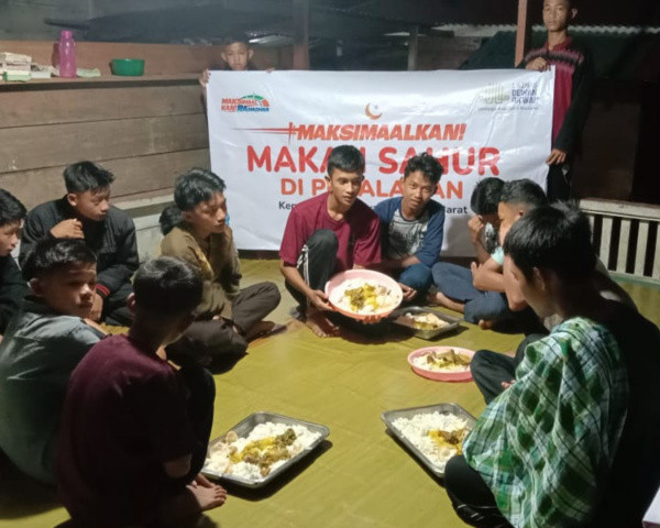 Buka Puasa dan Sahur Bersama Anak-anak Binaan Da’i Kepulauan Mentawai