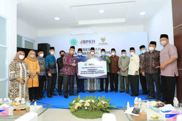 BPKH melalui BAZNAS Memberikan Bantuan Program Kemaslahatan Gedung Wisma Khadimul Ummah MUI