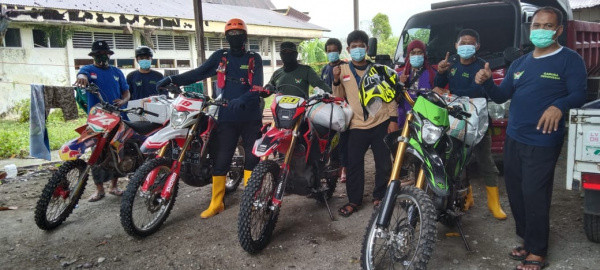 Gunakan Motor Trail Garuda Bawa Bantuan Buat Warga Yang Terisolir