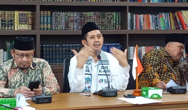 Ustaz Zaitun Rasmin Serukan Protes Damai terhadap Pelarangan Jilbab di Azerbaijan