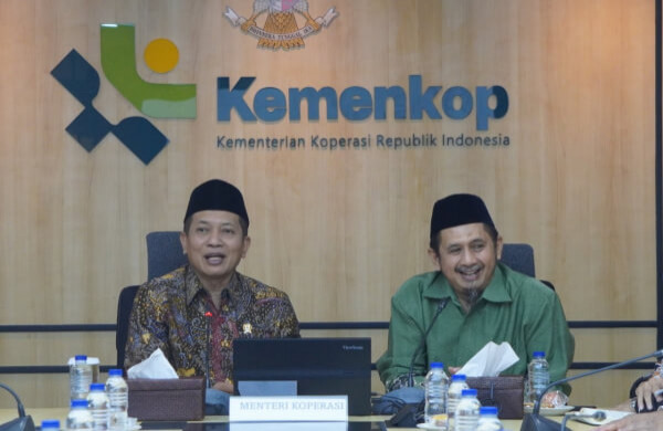 Ustaz Zaitun  dan Para Pimpinan Ormas Islam Bersilaturahmi dengan Menteri Koperasi Ferry Juliantono