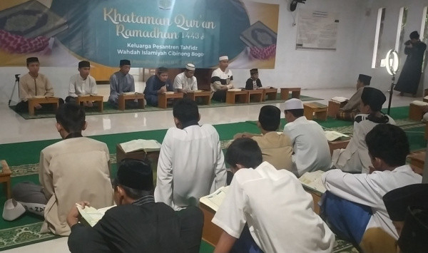 Akhir KBM,  SMP SMA Al Qur'an Wahdah Cibinong Bogor, Gelar Khataman Quran