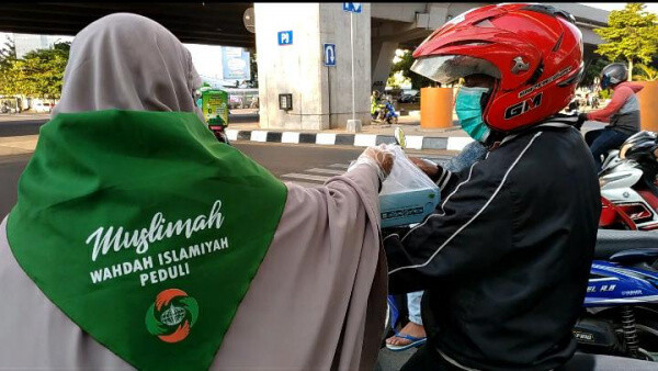 Muslimah Wahdah Bagikan 48.516 Paket Buka Puasa dalam Tebar Ifthar Akbar Nusantara