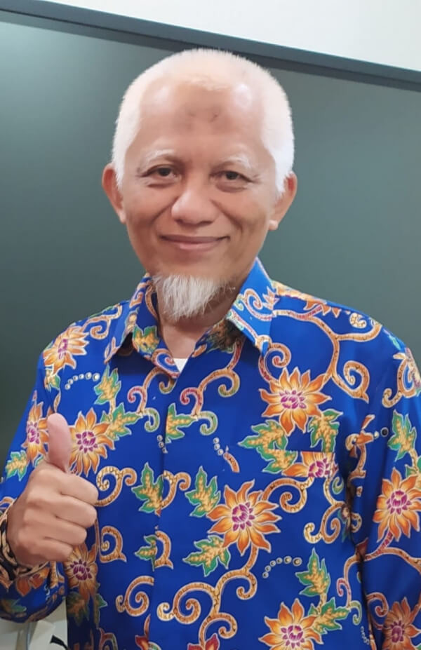 Prof. Veni Hadju    RAJA YANG ADIL (48)