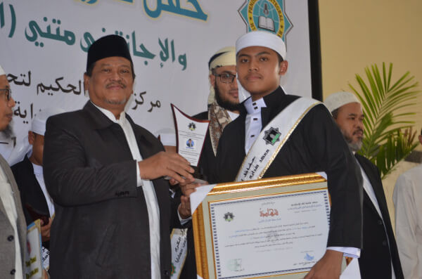 SMP-SMA Luqman al Hakim Boarding School Surabaya Gelar Wisuda Tahfidz