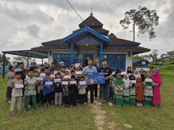 Jufri Turun ke Ciwidey, Buruh Tani Teh Dapat Santunan Ramadan hingga Pelatihan Totok Punggung