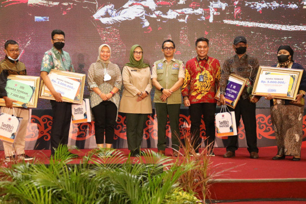 ”Sekolah Darurat” Naik Panggung Tangguh Awards