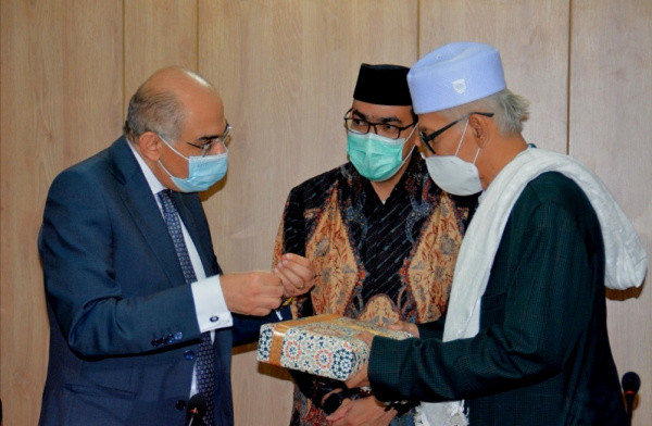 Silaturahim ke MUI, Dubes Mesir Sampaikan Undangan Darul Iftaâ€™