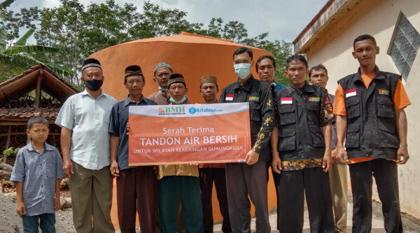 BMH Yogyakarta Salurkan Bak Penampungan Air Bersih di Gunungkidul
