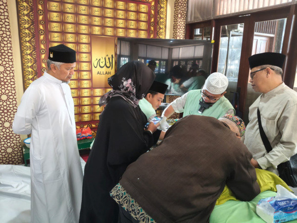 (Gambar) Aktifitas Sunatan Massal Masjid Al I'tisham Bogor