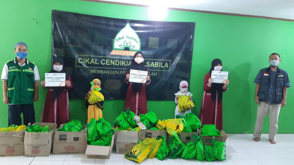 WIZ Berbagi Bahagia Bersama Yatim Dhuafa di Cikal Cendekia