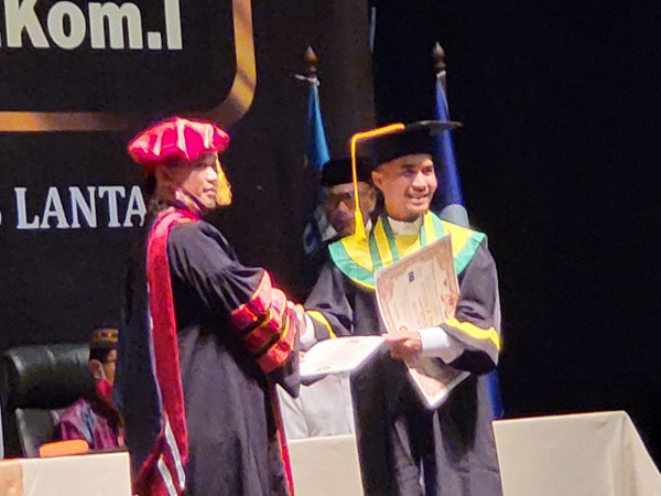 UIPM USA Anugerahkan Doktor Honoris Causa kepada Ustaz Yusman Dawolo